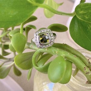 Silver Pave Crystal & Peridot Stone Twisted Band Statement Ring